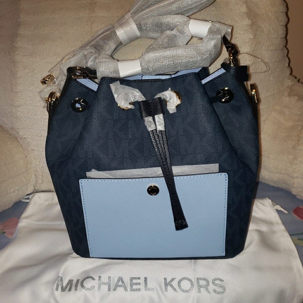 Michael Kors Greenwich Medium Bucket Bag